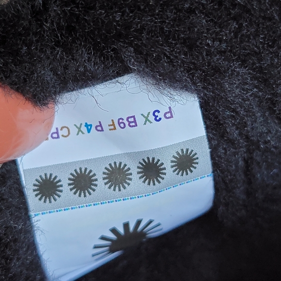 UGG Kids Classic II Graphic Stitch Short Boot - Picture 6 of 10